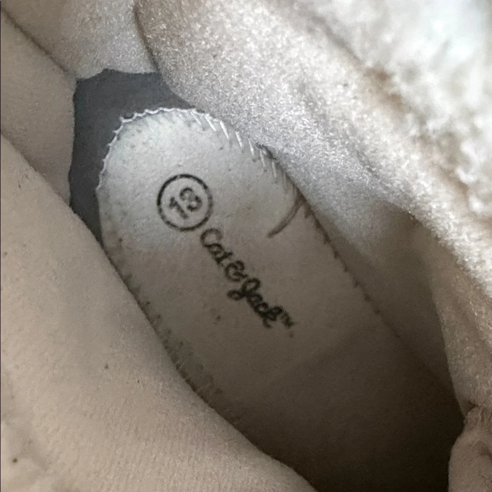 Cat & jack Black size 13 kids shoes and Gray Winter Boots with Cream Lining